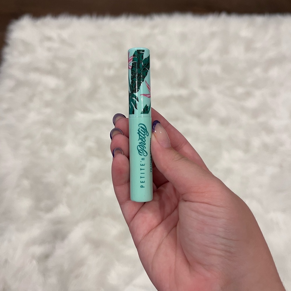 Petite n’ pretty mascara mini size